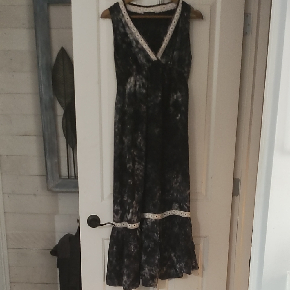 Elegant Black and White Maxi Dress
